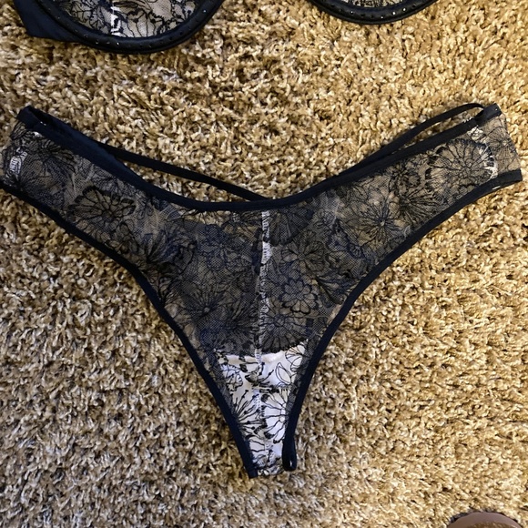 LAST DAY -- VS Embroidered Matching Set - Picture 10 of 15